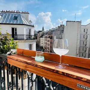 Vue Montmartre & Balcon Parijs