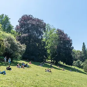 Nets - Buttes Chaumont C Parijs